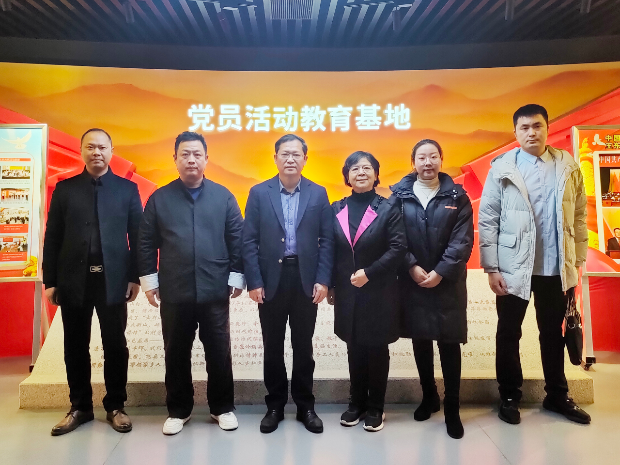 河南省僑商會黨支部一行到潢川縣駐鄭州流動黨工委參觀學(xué)習(xí)
