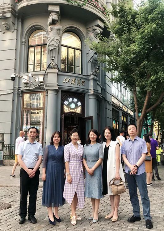 深圳市僑商會(huì)翟美卿會(huì)長赴哈爾濱市考察交流