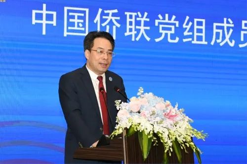連小敏出席第三屆中國(guó)國(guó)際消費(fèi)品博覽會(huì)并在“創(chuàng)業(yè)中華·僑商論壇”致辭