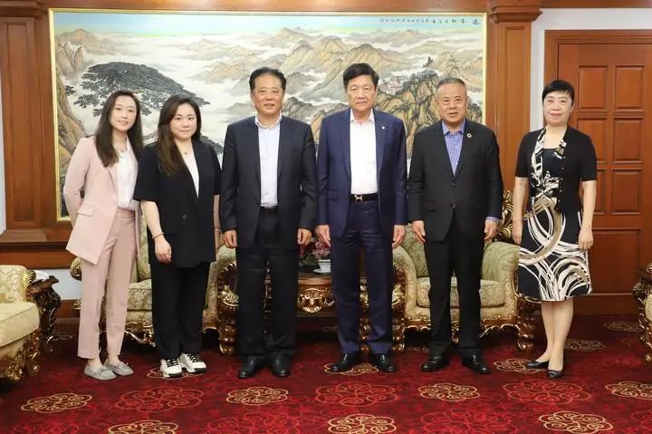 中國僑商聯(lián)合會常務副會長鄭漢明一行走進泰國中華總商會交流座談