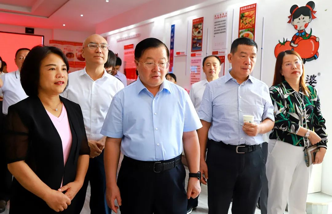 全國人大華僑委實地調(diào)研貴州僑商會多家會員企業(yè)