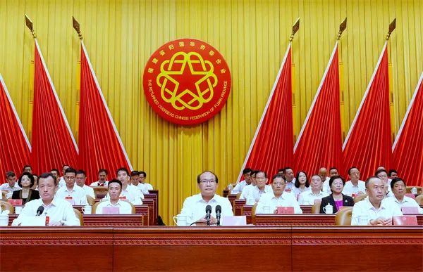 福建省第十一次歸僑僑眷代表大會(huì)閉幕 陳式海當(dāng)選新一屆僑聯(lián)主席 福建省僑商聯(lián)合會(huì)會(huì)長邱偉銘、監(jiān)事長施錦珊當(dāng)選兼職副主席