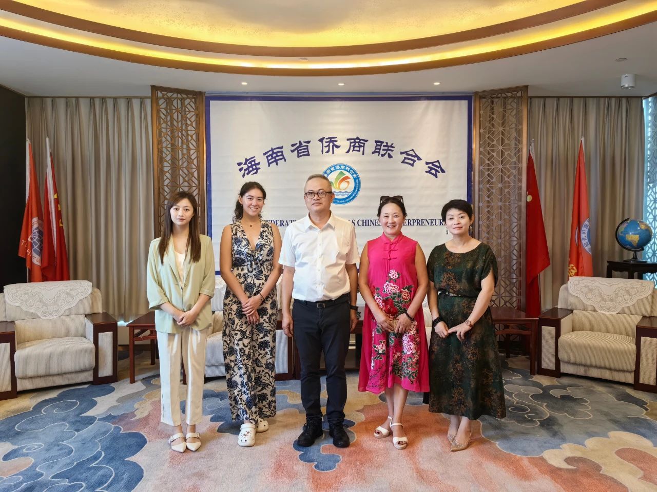 英國海南文商總會會長張玉霞一行到海南省僑商會參觀交流