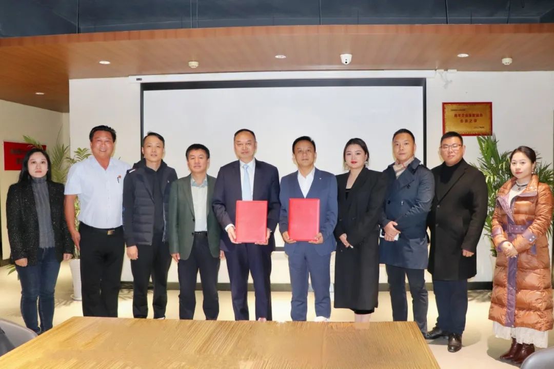 商丘市僑商會會長一行到訪洛陽市僑商會參觀并座談，兩會締結友好商會