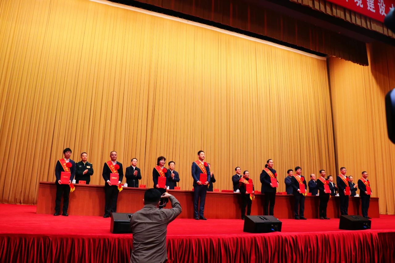 【名譽會長】貴州百孚實業(yè)集團董事長吳劍平榮獲“貴州省優(yōu)秀民營企業(yè)家”稱號
