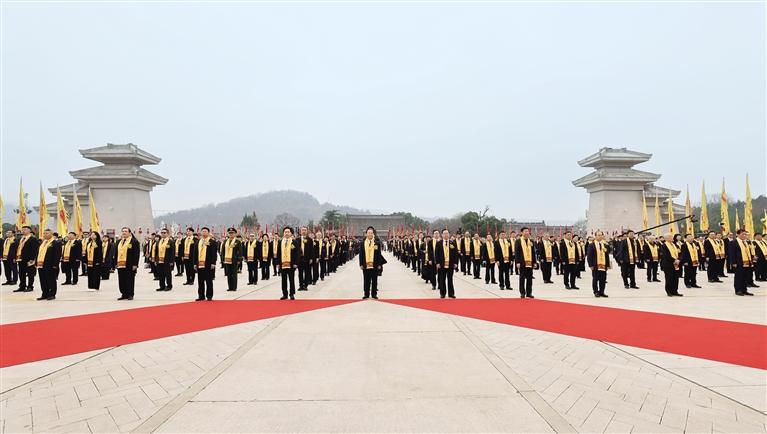 【名譽會長】省僑商會名譽會長、貴州百孚實業(yè)集團董事長吳劍平先生參加甲辰(2024)年清明公祭軒轅黃帝典禮