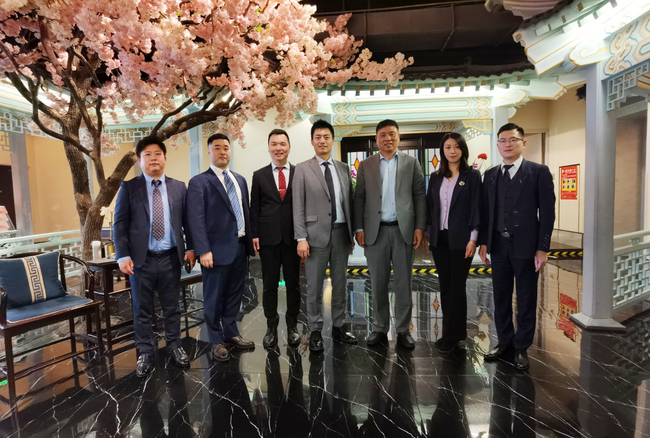 日本河南同鄉(xiāng)會一行到訪省僑商會，省僑商會監(jiān)事長鄭定輝、副會長王培雷熱情接待