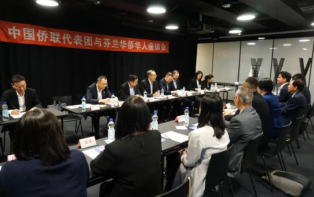 萬立駿在芬蘭走訪僑團(tuán)僑企、看望僑胞并與旅芬僑界代表座談