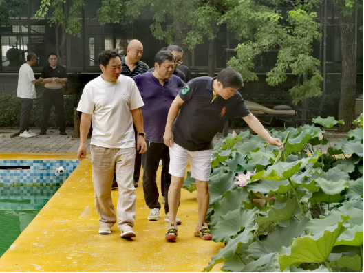 【團體會員】凝心聚力，共話發(fā)展--新鄉(xiāng)市僑商會走進“不老雞不老鴨”調(diào)研參觀