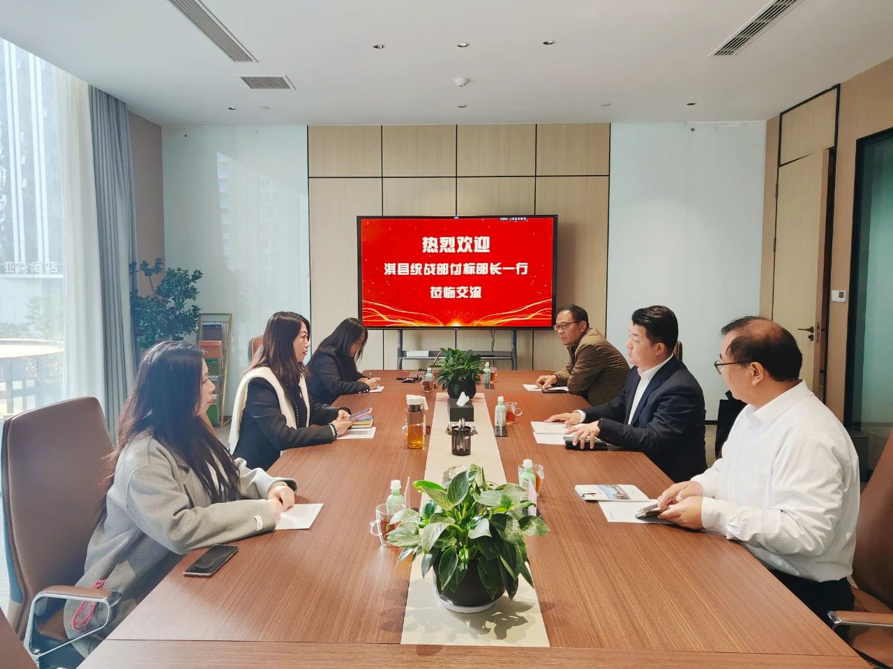 淇縣縣委統(tǒng)戰(zhàn)部部長付標(biāo)一行到訪河南省僑商會座談交流