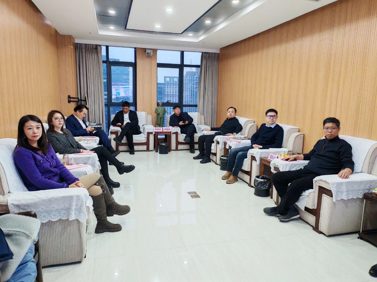 河南省僑商會(huì)走進(jìn)常務(wù)副會(huì)長(zhǎng)企業(yè)藍(lán)翎環(huán)科，共探行業(yè)新機(jī)遇