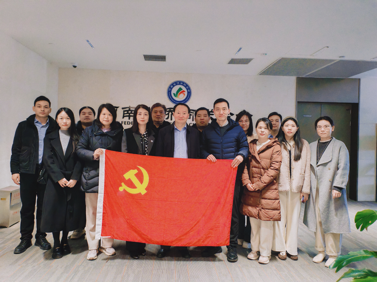 【商會(huì)動(dòng)態(tài)】省僑聯(lián)組織機(jī)關(guān)黨員干部到訪省僑商會(huì)開(kāi)展主題黨日活動(dòng)