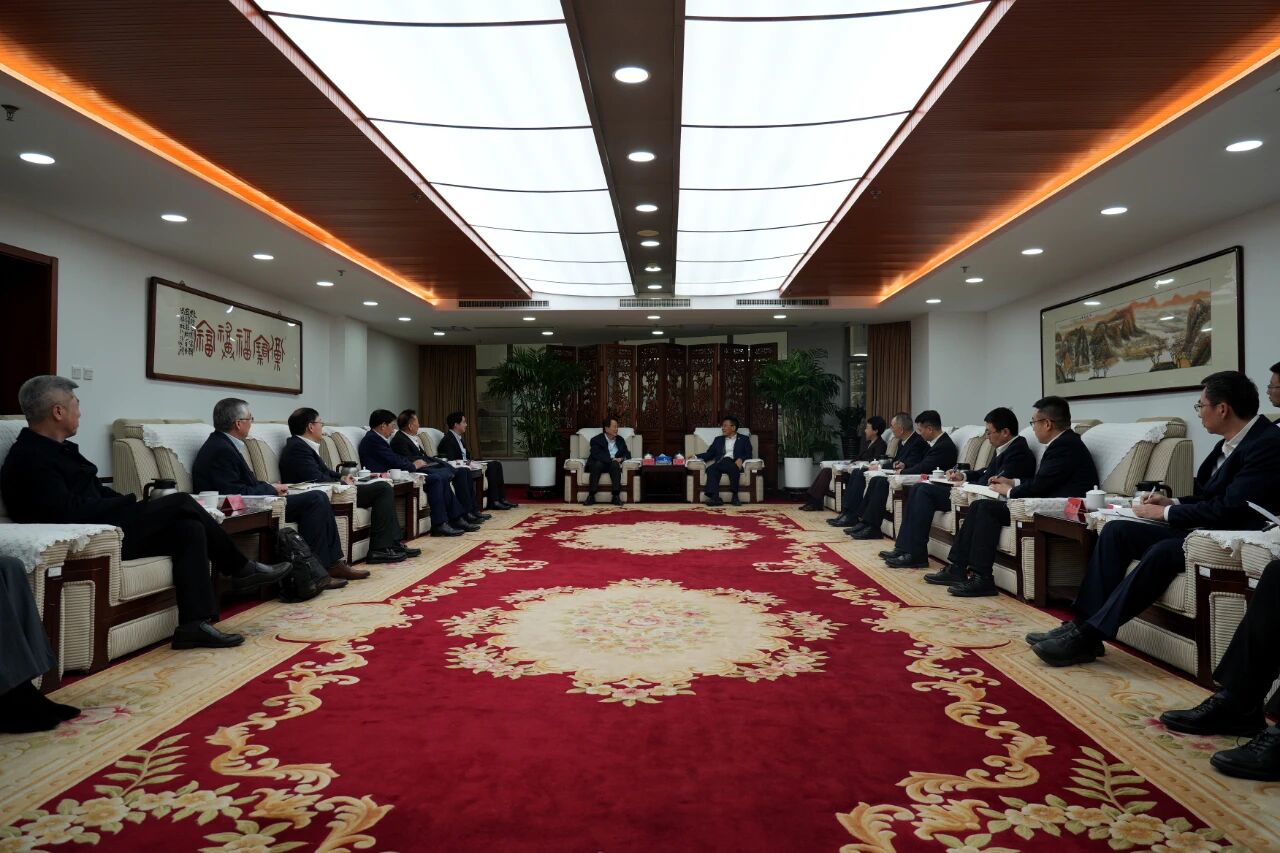 王靈桂在北京會(huì)見郭孔豐一行