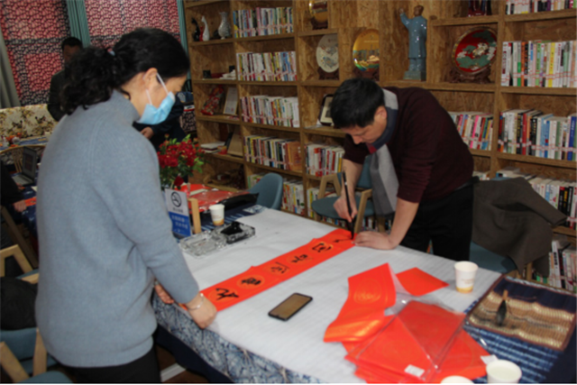 湖濱區(qū)僑聯(lián)開(kāi)展“新春送祝福，溫情暖僑心”送春聯(lián)活動(dòng)