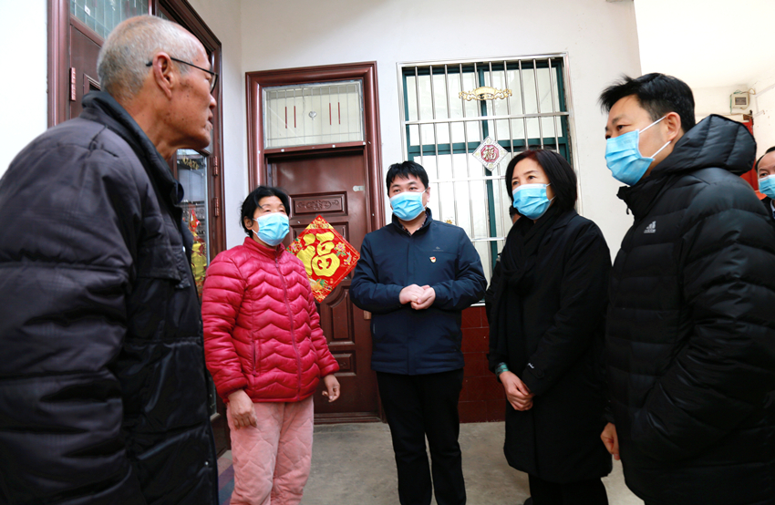 王喜云到定點幫扶村走訪慰問