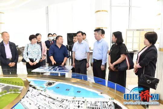 黎才旺一行到亞太國際金融小鎮(zhèn)考察?！≡Ｂ?攝