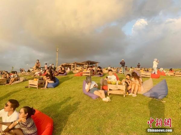資料圖：巴厘島疫情緩解，印尼國(guó)內(nèi)游客增多。中新社發(fā) 賴洪元 攝