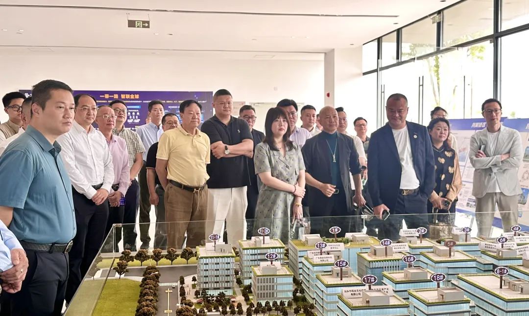 僑界企業(yè)家走訪汕頭華僑試驗(yàn)區(qū)