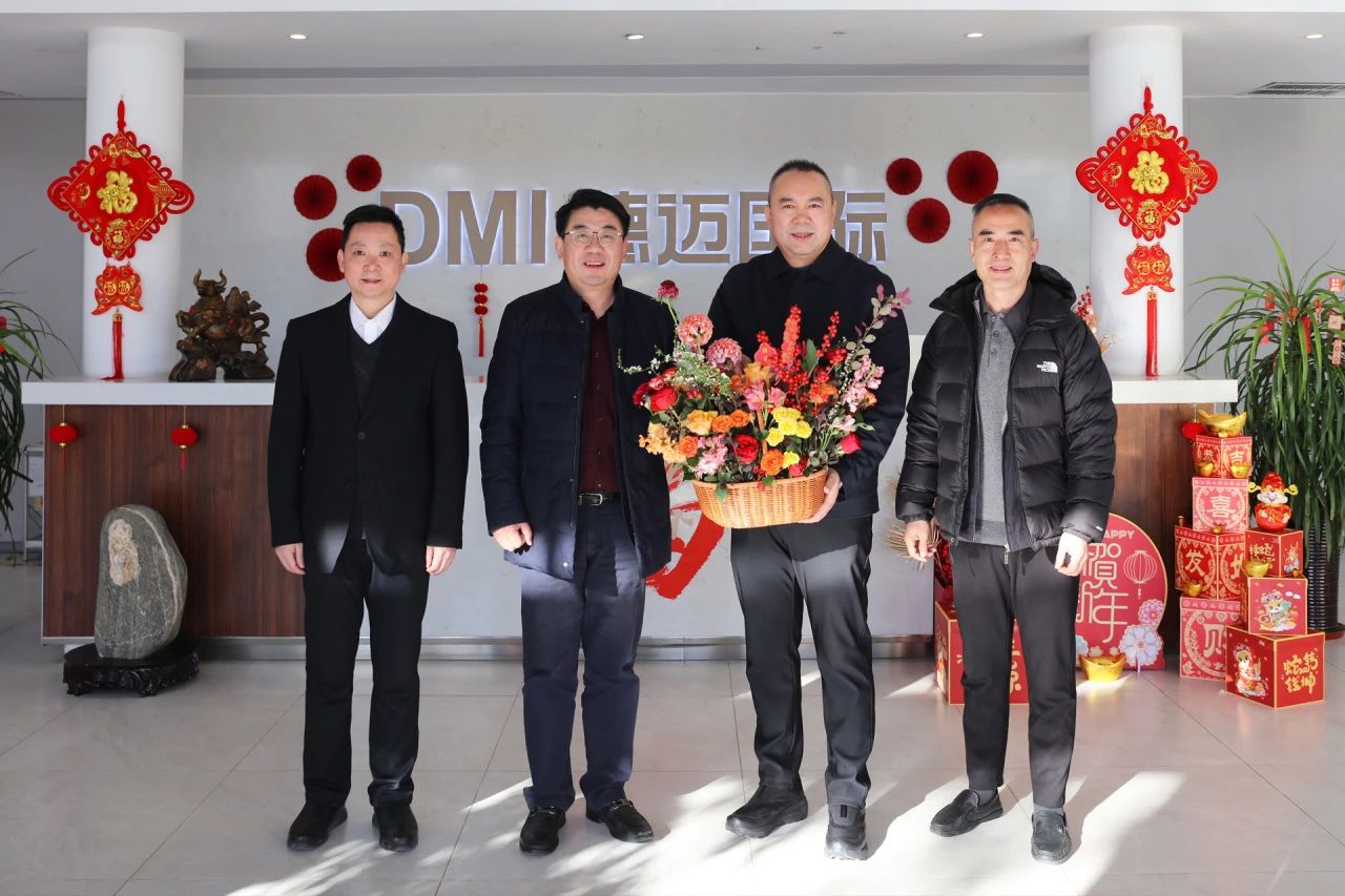【名譽會長】中國僑聯(lián)兼職副主席 山東省僑聯(lián)黨組書記、主席李興鈺走訪慰問德邁國際產(chǎn)業(yè)集團，與我會名譽會長施乾平座談交流