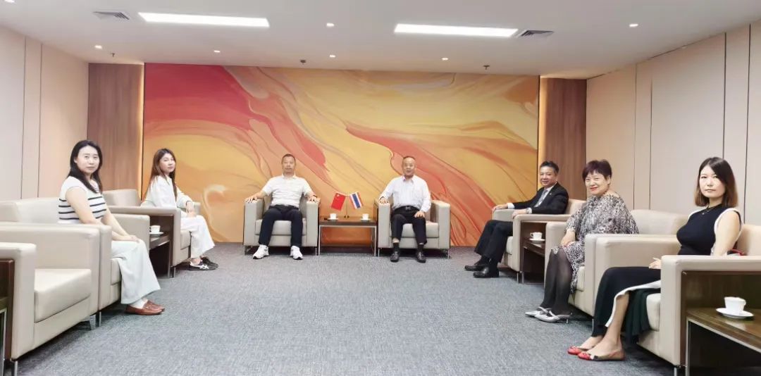 【名譽(yù)會(huì)長(zhǎng)】泰國(guó)中華總商會(huì)副主席李桂雄接待華巨臣集團(tuán)楊文標(biāo)董事長(zhǎng)一行