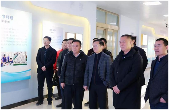 河南省僑商聯(lián)合會(huì)走進(jìn)河南機(jī)電職業(yè)學(xué)院考察調(diào)研