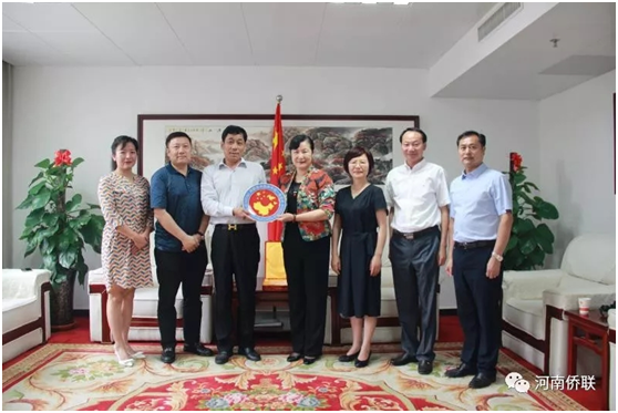 省僑聯(lián)主席董錦燕會(huì)見阿聯(lián)酋河南商會(huì)暨同鄉(xiāng)會(huì)會(huì)長(zhǎng)李松濤先生一行